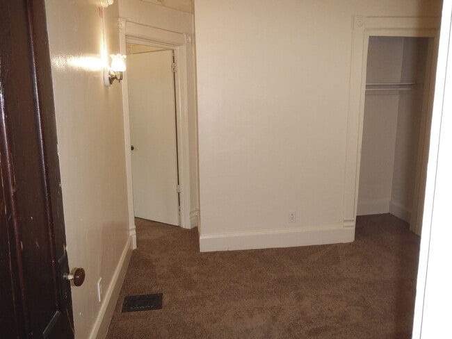 Building Photo - 412 Cherry St