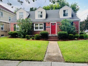 Building Photo - 4615 Colonial Ave