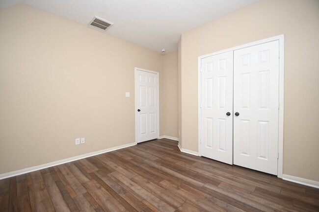 Building Photo - 606 Whitney Oaks Ln