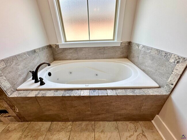 Building Photo - 101 Maidenhair Ct