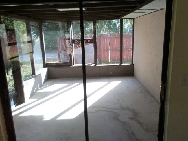 Building Photo - Corner Lot Home in New Port Richey