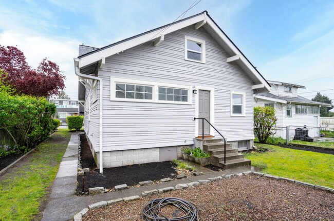 Building Photo - 4 Bedroom Craftsman Style House in Tacoma