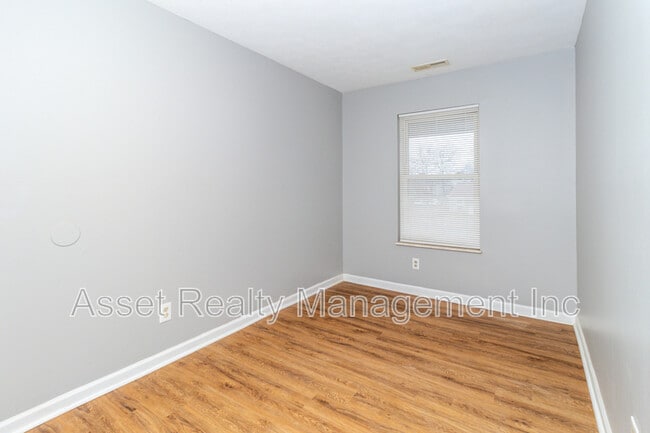 Building Photo - 521 Evelyn Ave