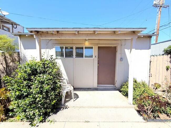 Building Photo - 1732 Cabrillo Ave