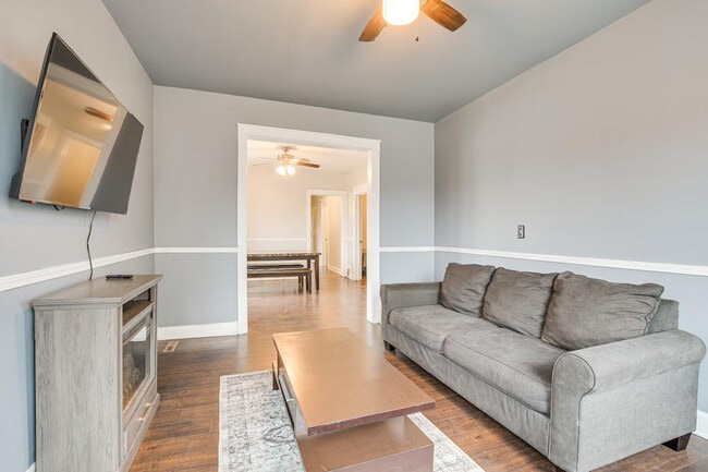 Building Photo - 7440 S Ingleside Ave