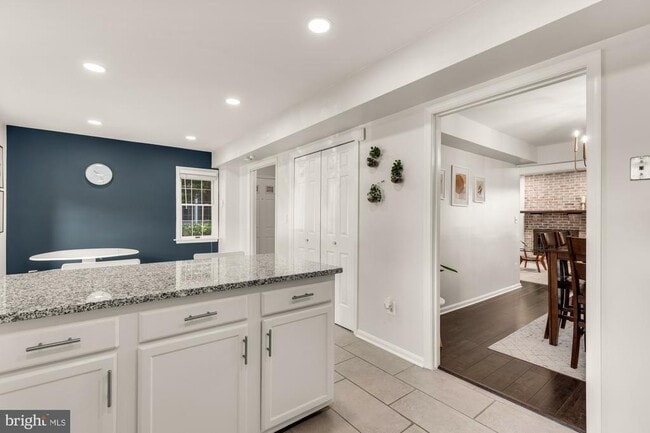 Building Photo - 10855 Lockwood Dr