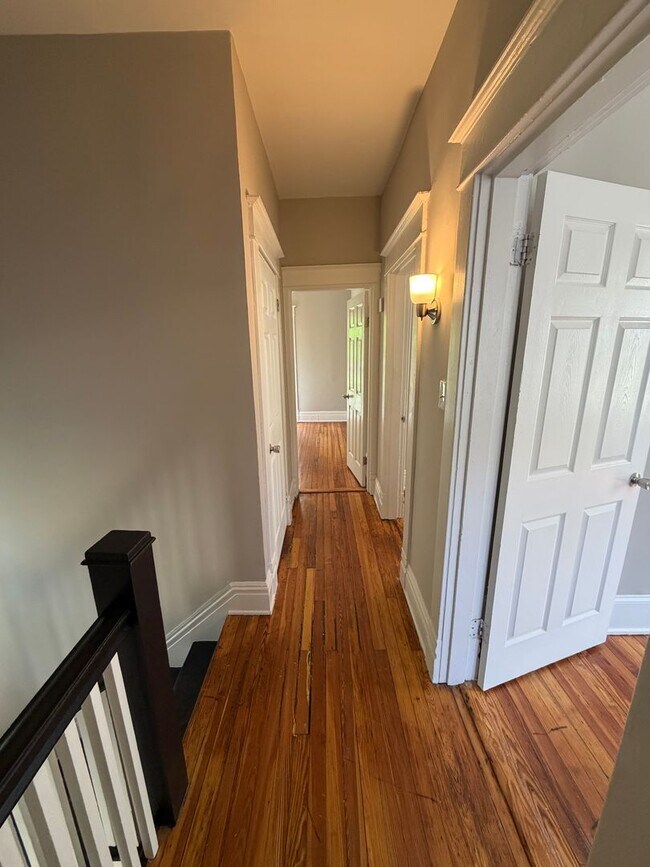 Building Photo - Charming 4bdrm/1.5bth Home Located in Richmond's North Highland Park w/Balcony!!