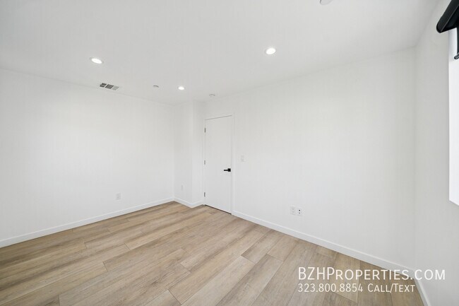 Building Photo - 837 1/2 N Harvard Blvd-837 1/2