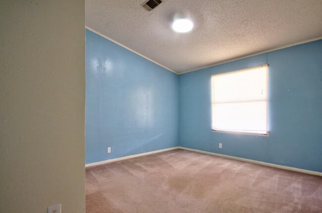 Building Photo - 2-1502 Ranch Rd 261