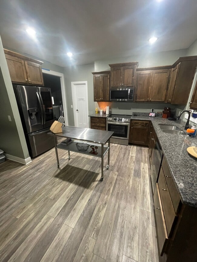 Building Photo - 1010 Deer Run