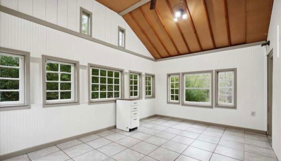 Building Photo - 4240 Fairview Ave