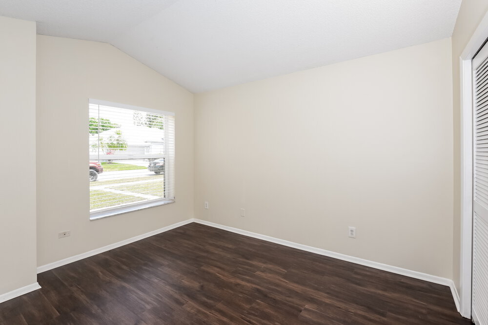 Building Photo - 2640 Rolling Broak Dr