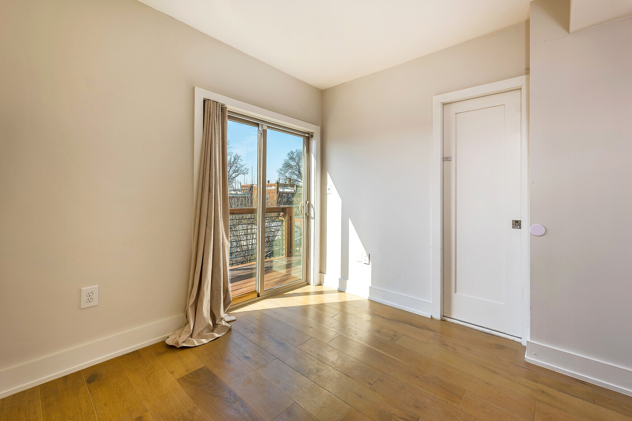 Building Photo - 5110 Fort Totten Dr NE