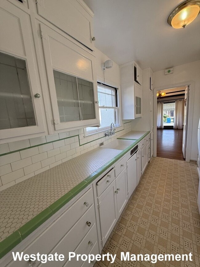 Building Photo - 626 E St