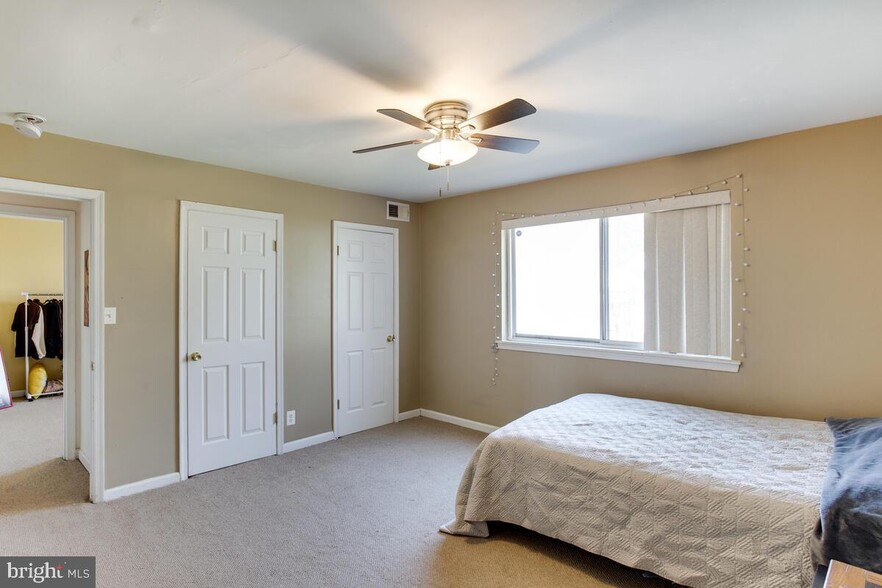 Building Photo - 2500 Markham Ln