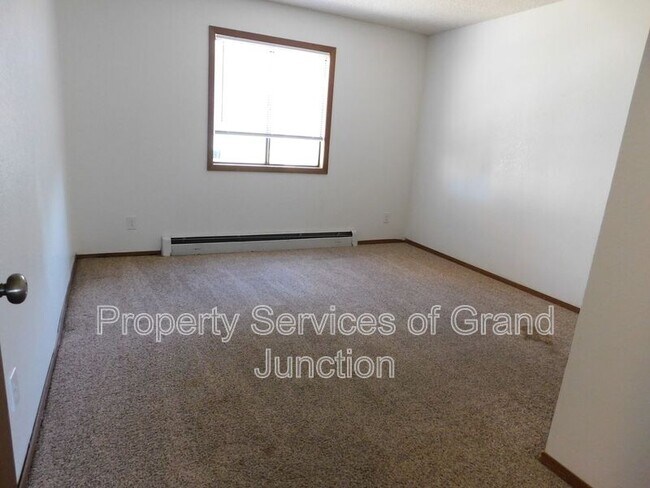 Building Photo - 568 Dawn Ct