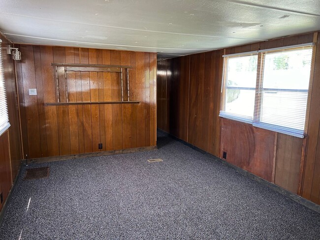 Building Photo - 23 Green Acres Rd