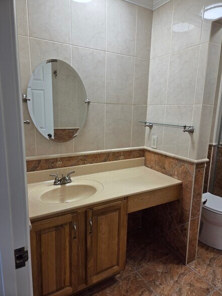 Building Photo - 2313 Manor Lake Ct