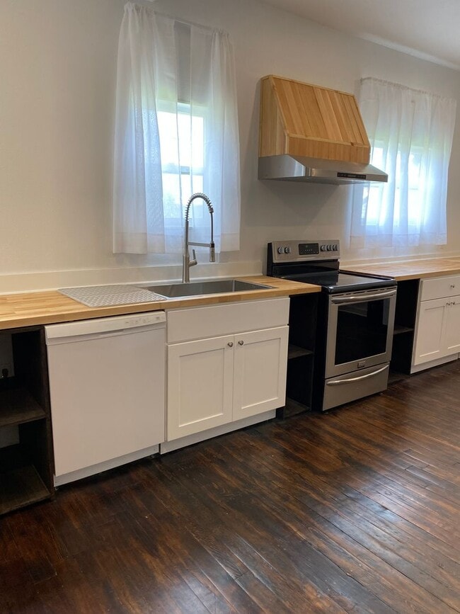 Building Photo - Newly Remodeled Single Family Home in Reardan, WA! Available Now!