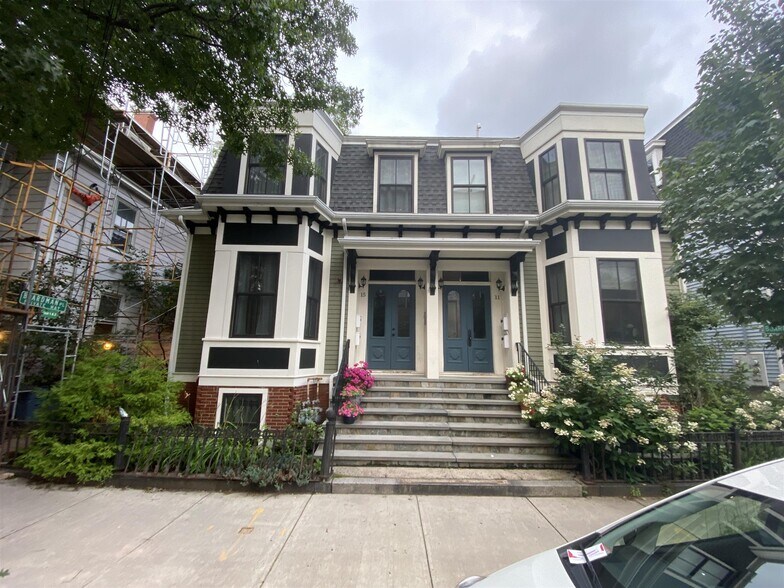 Building Photo - 15 Boardman St