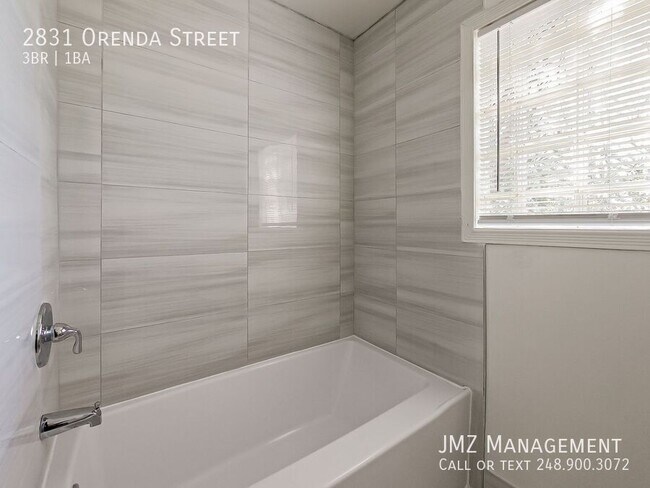 Building Photo - 2831 Orenda St