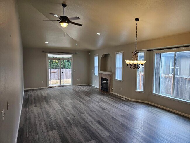 Building Photo - Spacious Tacoma Home with Gas Fireplace, 3-Car Garage & Covered Patio!