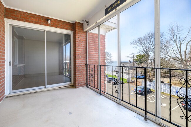 Building Photo - 185 Melba St