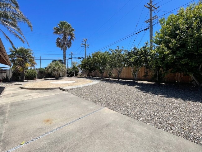 Building Photo - Single Story Southside Home Close to Vande...