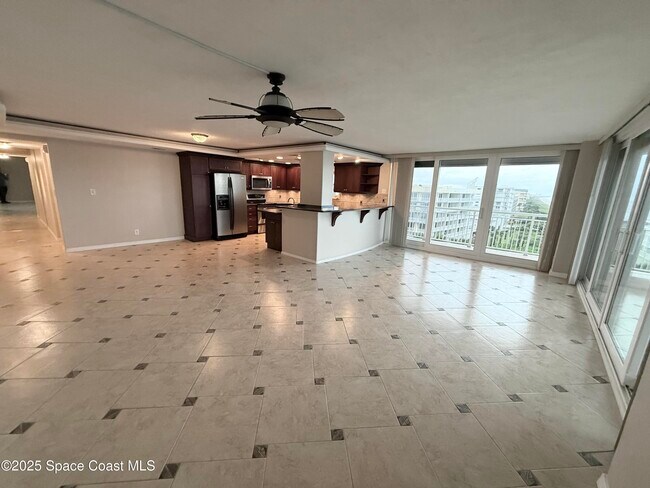 Building Photo - 877 N Hwy A1A