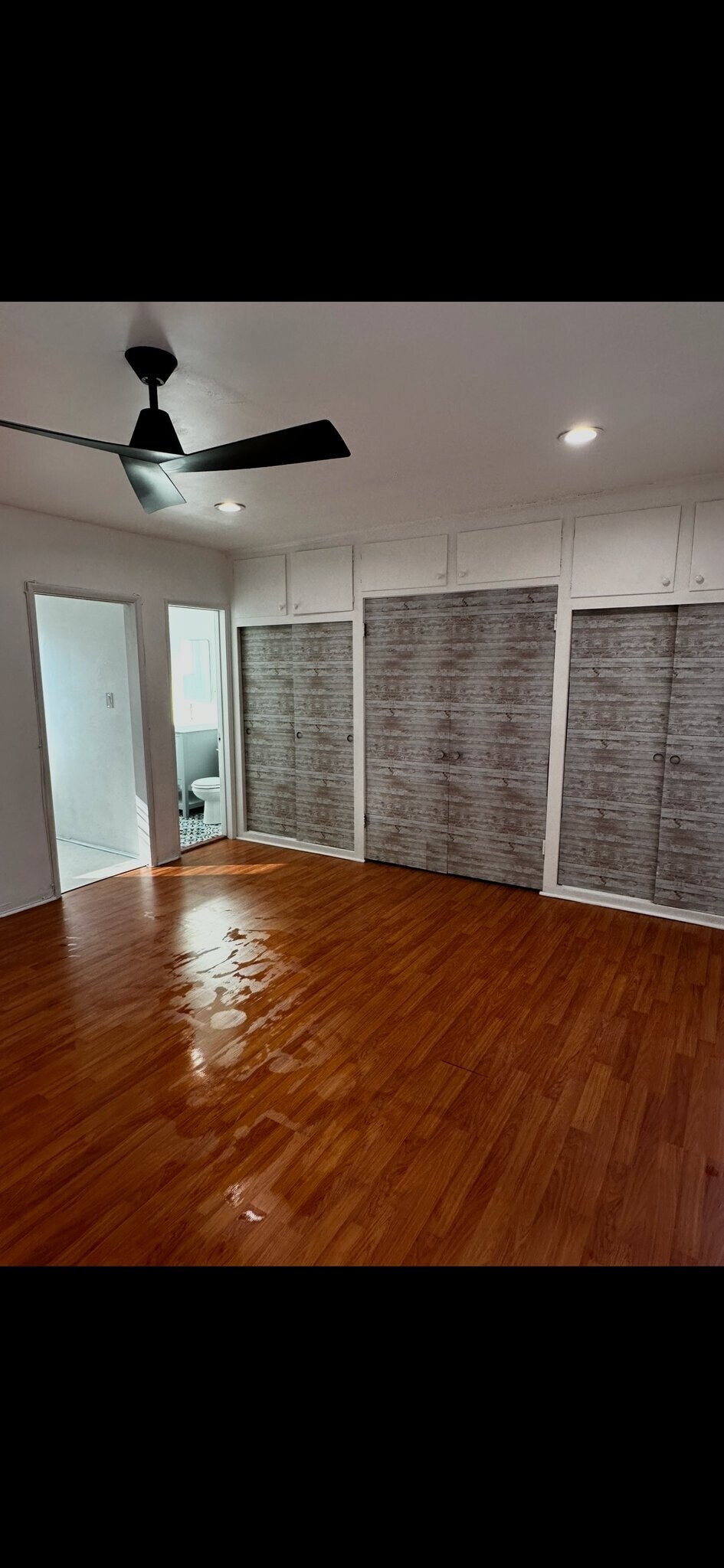 Building Photo - 323 N Chevy Chase Dr