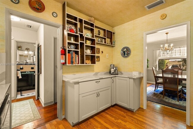 Building Photo - 430 NE 52nd Terrace