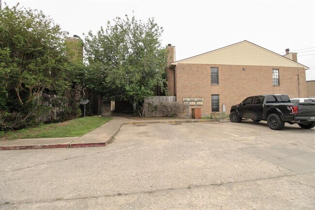Building Photo - 10912 Gulf Fwy
