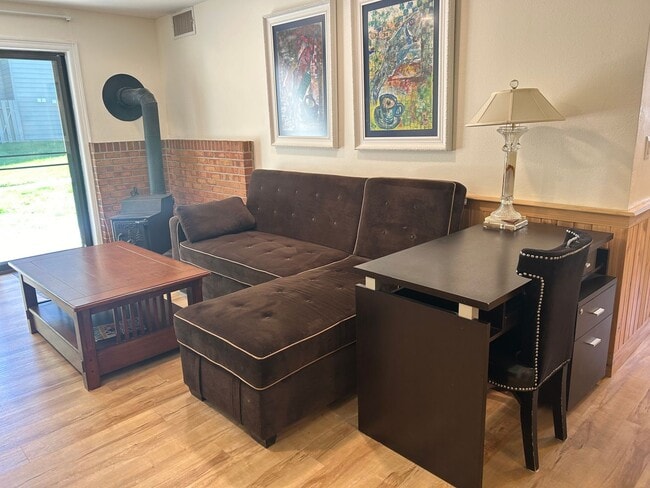Building Photo - Beautiful Condo in Carbondale!