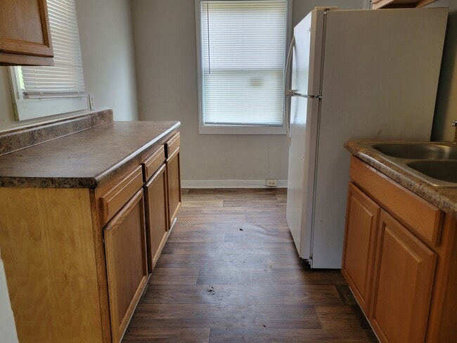 Building Photo - 2417 Ruby Dr