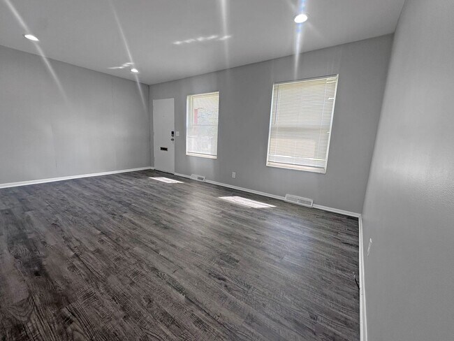 Building Photo - 27 Ridgewood St