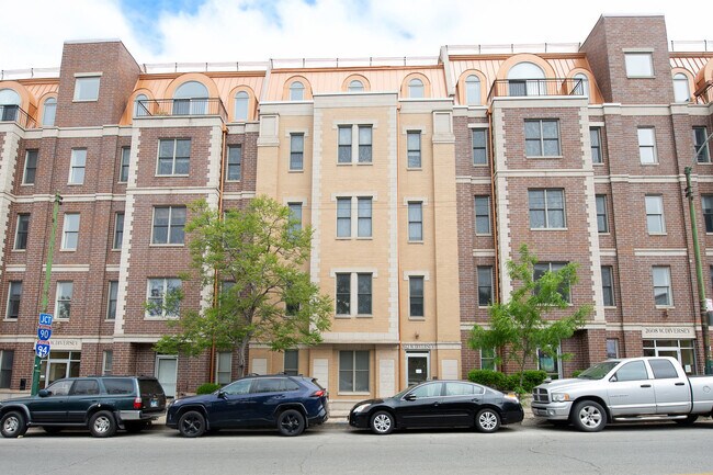 Primary Photo - 2612 W Diversey Ave