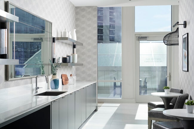 Building Photo - 14 W Superior St