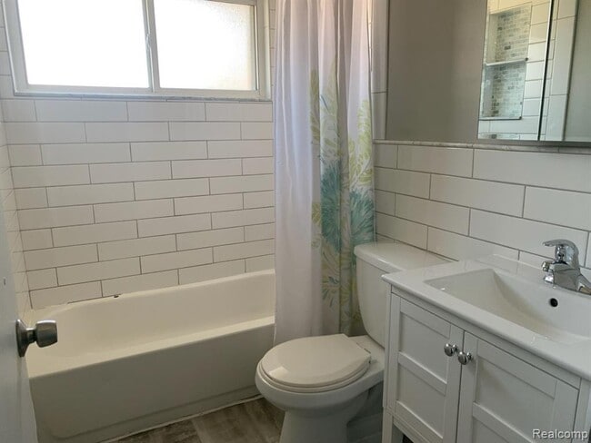 Building Photo - 18313 Oak Ave