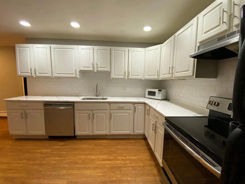 Building Photo - 45 McCoba St