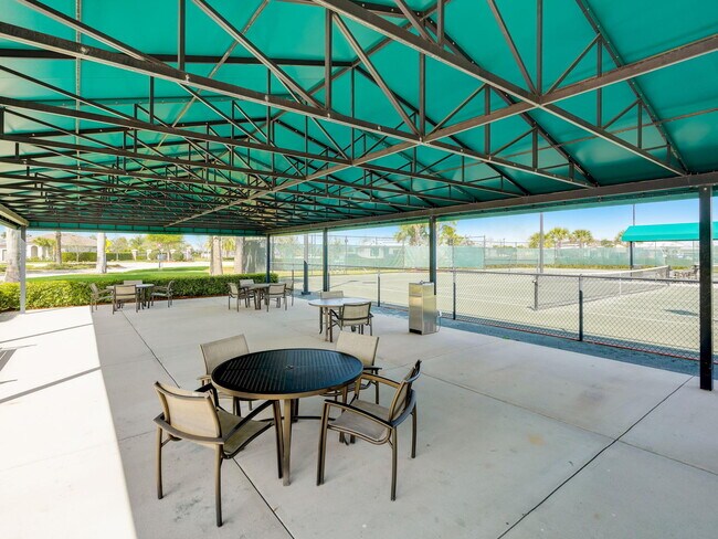 Building Photo - 837 SE Courances Dr