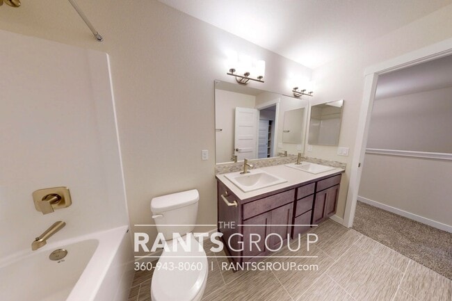 Building Photo - Beautiful Home! Easy JBLM Commute!