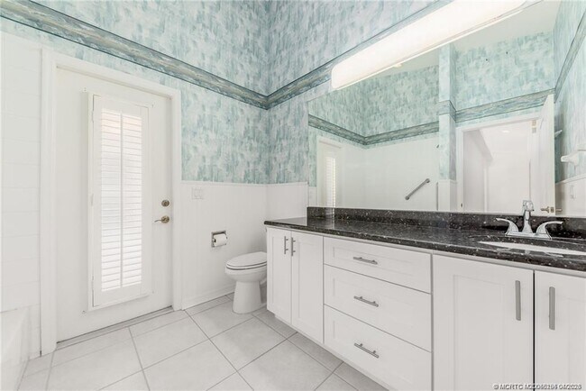 Building Photo - 376 NW Canna Way