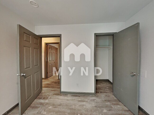 Building Photo - 1600 Poole Rd Unit B