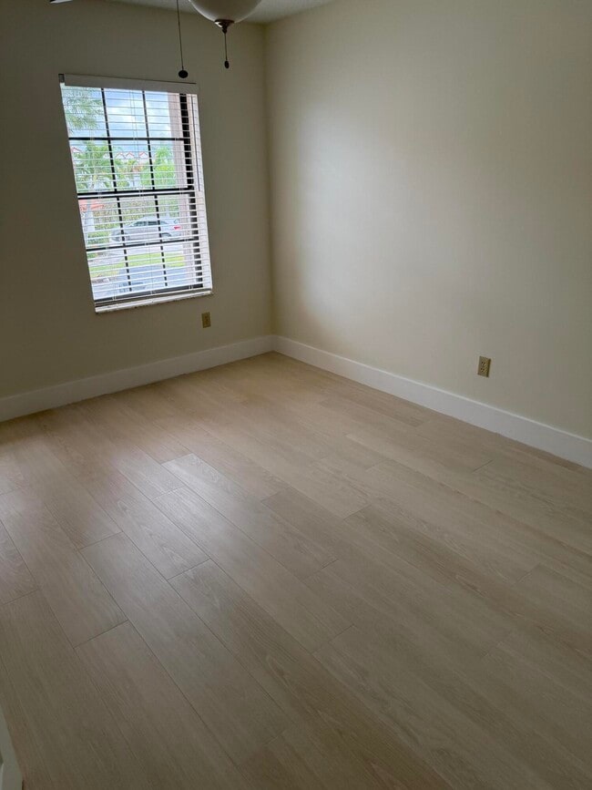 Building Photo - 13505 Fountain View Blvd