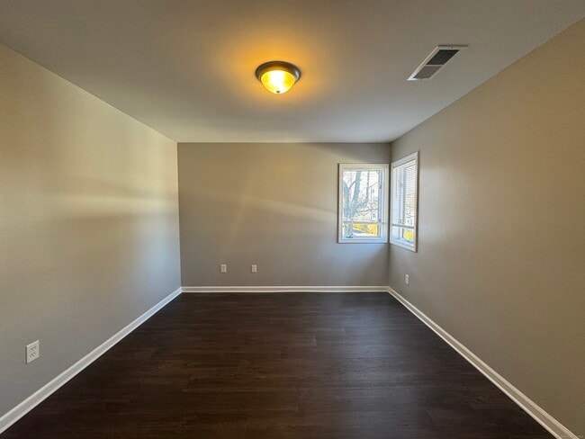 Building Photo - 31 William St