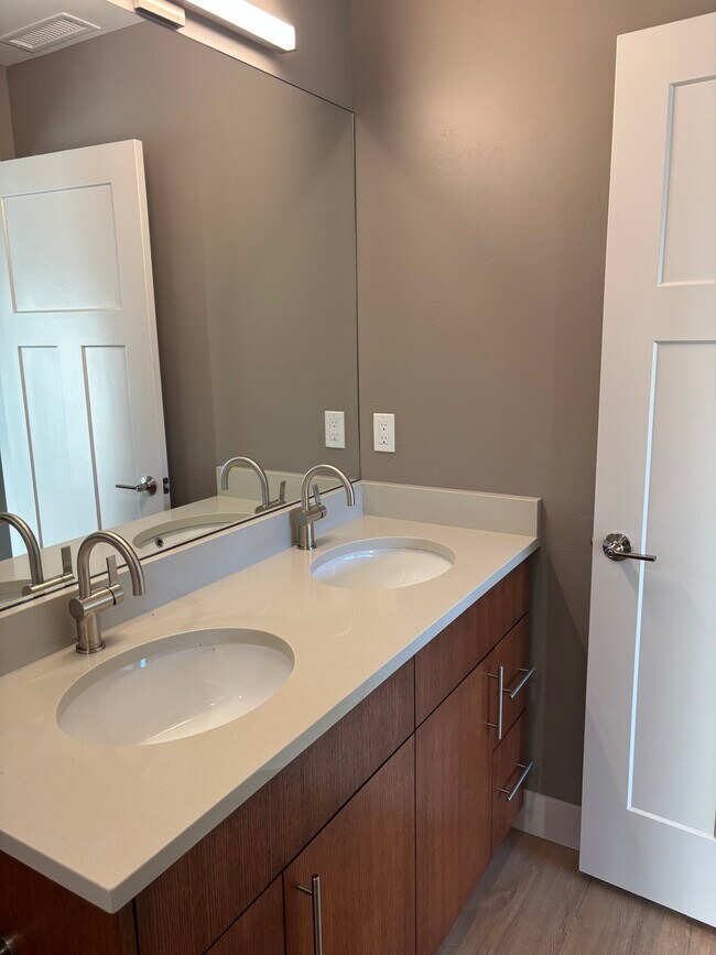 Building Photo - 762 Geoglein -3