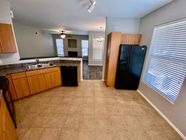 Building Photo - Spacious 2 Bedroom 2 Bath in Gated Renaiss...