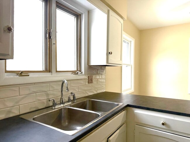 Building Photo - BEAUTIFUL SINGLE FAMILY MOVE-IN READY!!!