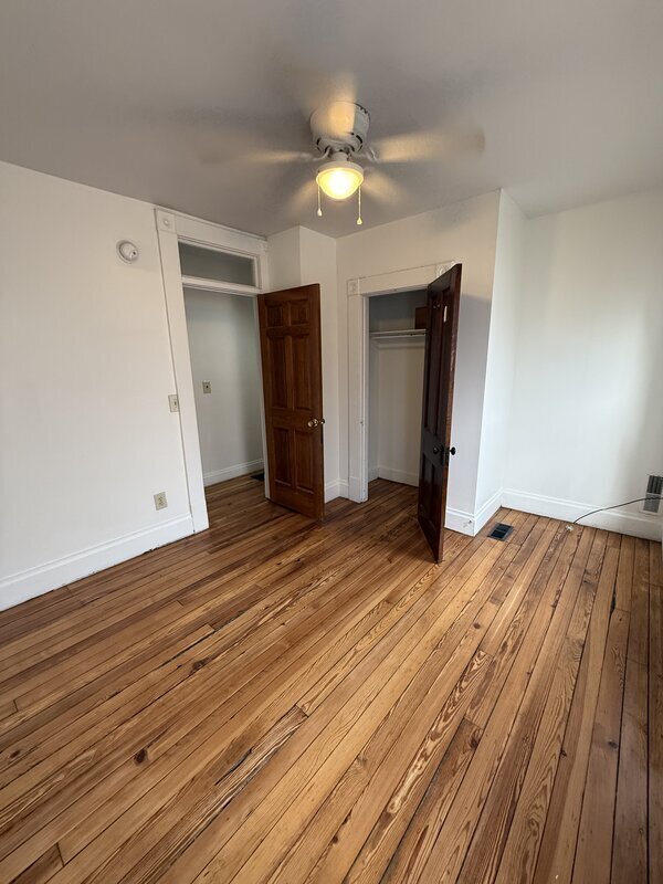 Building Photo - 458 E Sycamore St