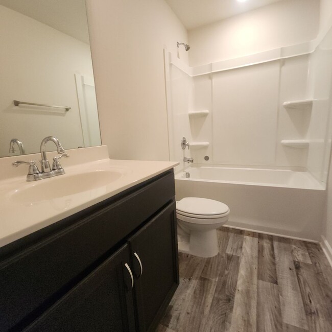 Building Photo - 4 Bedroom House with Double Garage FOR REN...